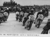 Start¬_triedy-do_350ccm_121-Messerli_Fritz_CH_Norton_51_Kratochvil_Jawa_85_Kapusta_Viliam_ESO_29_Hlavac_ČZ_350-OHC_22_Bedrna_CZ_350_OHC_24_Kaba_Jawa_350_123_Juszich_A_AJS_77_Bertoli-_Edo_CZ