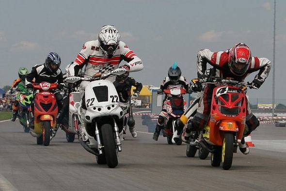 MM SR skútrov a Minimoto pokračovali na Slovakia Ringu