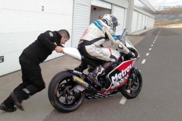 Na testoch v Španielsku si Pierre vyskúšal aj stroj kategórie Moto2