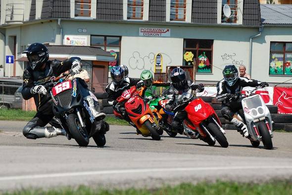 O tri týždne štartuje šampionát minimoto a skútrov