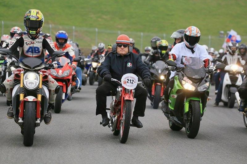 Simoncelliho si pripomenulo 3656 motorkárov, rekord tesne odolal