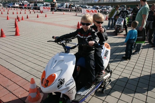 Skútristi na výstave Motocykel 2012