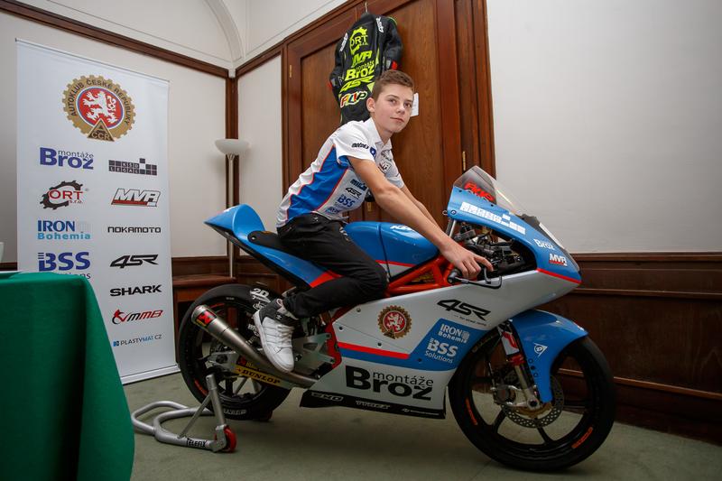Filip Salač s českým týmem v juniorském MS Moto3