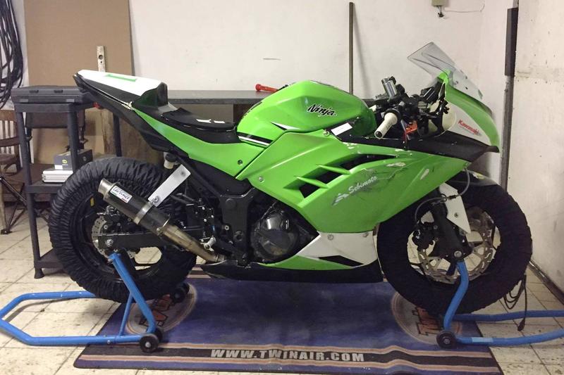 Prodám Kawasaki do třídy sst 300