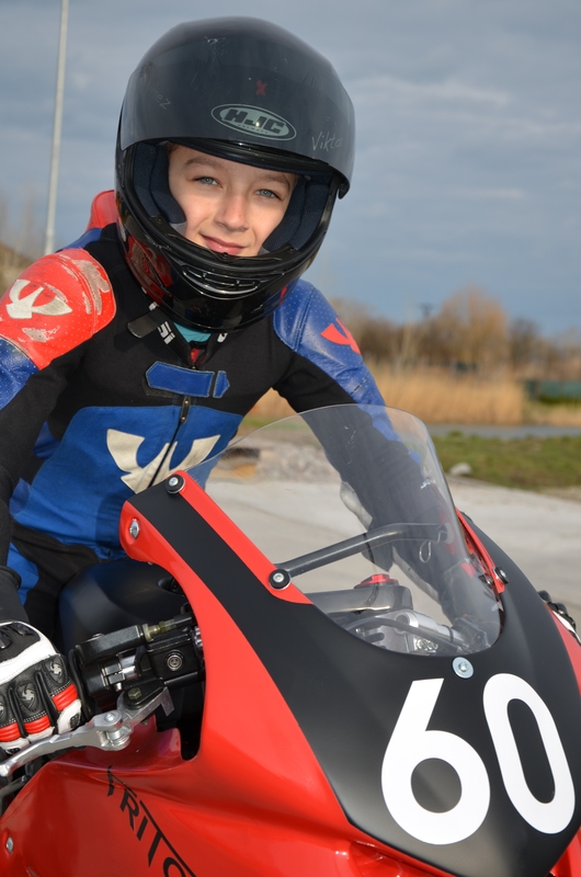 Viktor Csemez mieri na prvé preteky Copa de España de MiniVelocidad