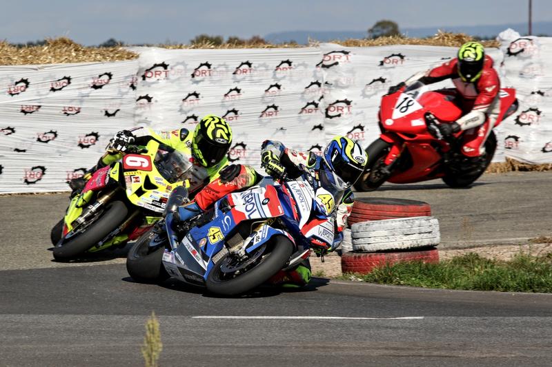 Konec motocyklových závodů v Hradci Králové