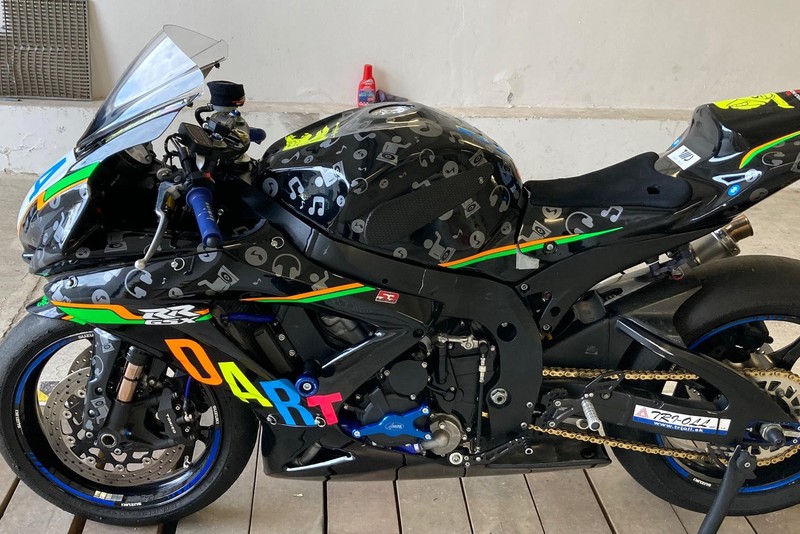 Predám okruhovku Suzuki GSX-R 750 K7