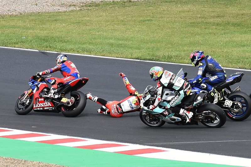 Fotogalerie: Krizovka z WSBK v Mostě od Luboše Novosáda