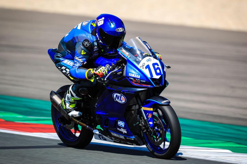 Maxim Repák na pretekoch Yamaha R3 bLU cRU European Cup v Assene