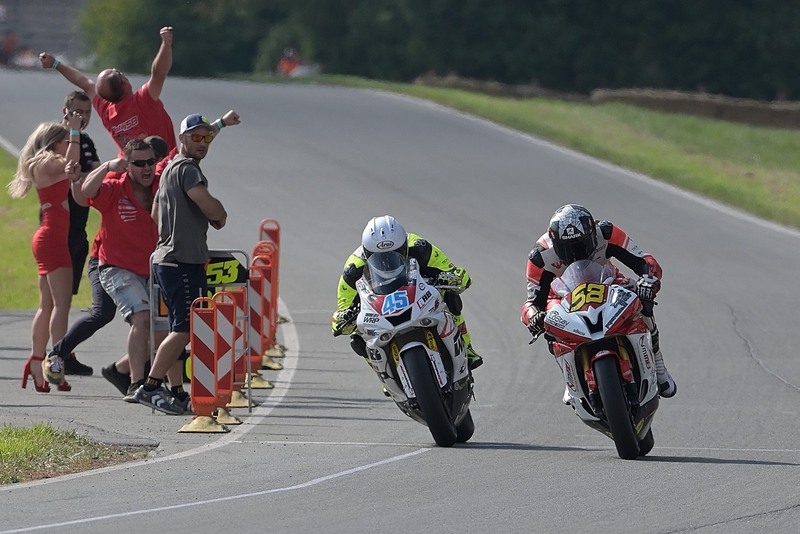 Šampionát na přírodních okruzích pokračoval v Dymokurech