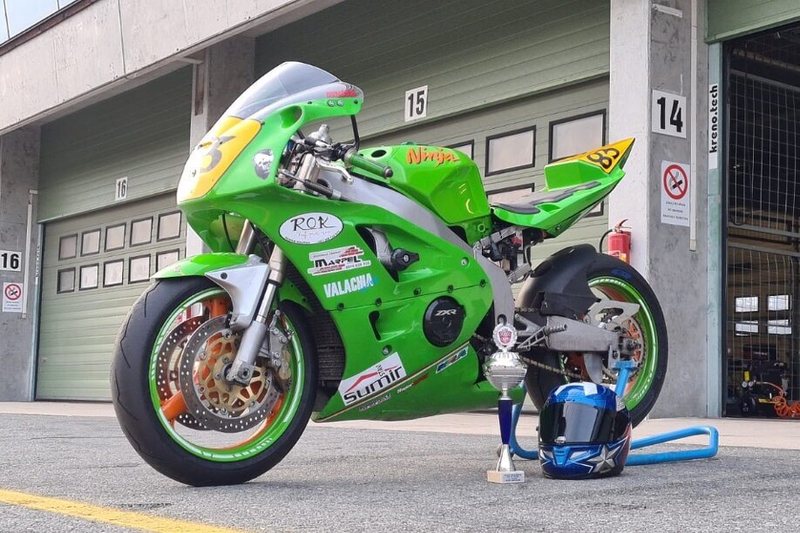 Predám Kawasaki ZXR 400 upravenú pre triedu 400SSP