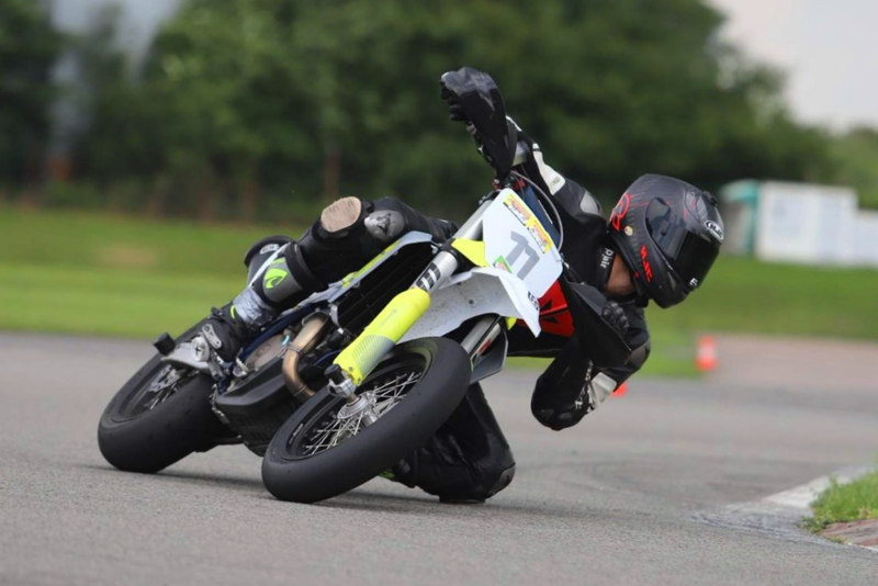 Peter Appel na pretekoch supermoto vo Vysokom Mýte