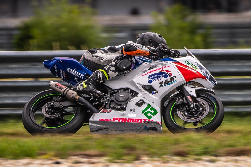 Prekvapenie na Slovakia Ringu: Dvanásťročný Jakub Adamik pri debute na veľkej motorke bojoval o víťazstvo!