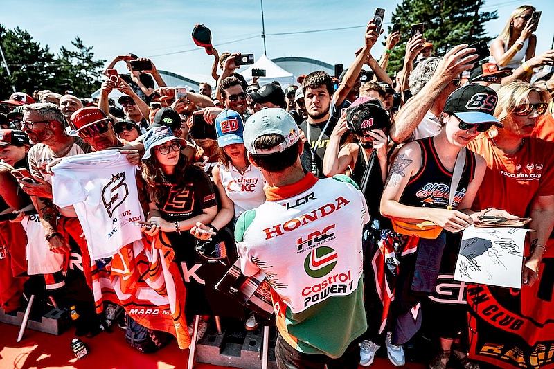 MotoGP v Brně: Kupte si vstupenku do konce května a získejte šanci na Hero Walk